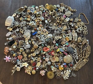 Vintage Junk Damaged Costume JEWELRY LOT Craft Repair Repurpose 5lbs 10ozs - Picture 1 of 12