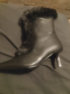 Botas de salto femininas Ashro pretas com acabamento de pele sintética tamanho 10 - Imagem 1 de 4