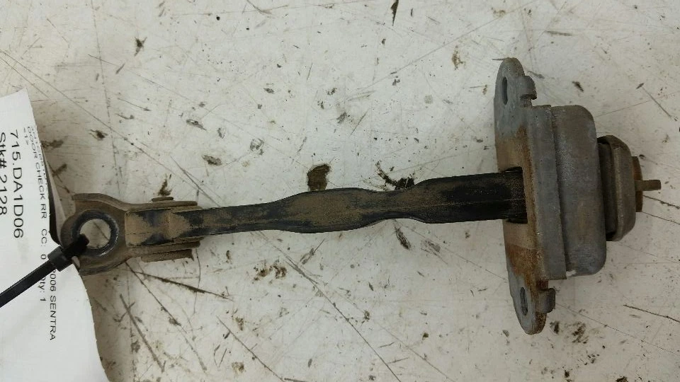 Tapón de bisagra trasera pasajero derecho Nissan Sentra 2005 2006 Foto 1 de 2