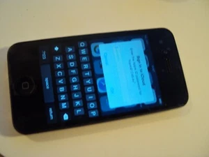 Apple iPhone 4 A1332 (GSM) - Picture 1 of 3
