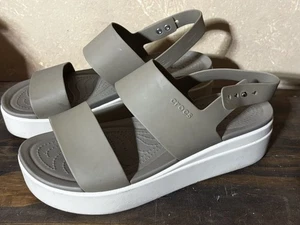 Crocs LiteRide Brooklyn Damen-Sandalen Keilabsatz Plateau Fersenriemen Größe 11 khaki/knochenfarben - Bild 1 von 6