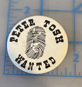 Vintage 1981 PETER TOSH pulsante promozionale Wanted Dread & Alive reggae spilla distintivo 1,75" - Foto 1 di 3