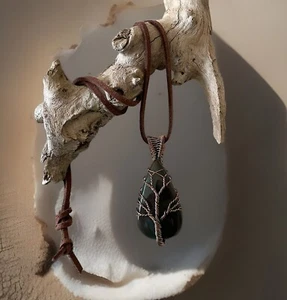 Collar Colgante Piedra de Sangre Árbol de la Vida Envuelto en Alambre de Cobre Piedras Preciosas-Nuevo - Imagen 1 de 3