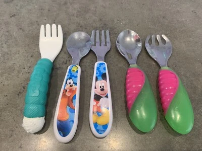 Lote de 5 cucharas y tenedores de utensilios de alimentación temáticos de Disney y otros bebés pequeños Foto 1 de 4