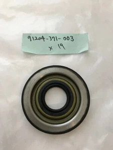 HONDA GL1000 GL1100 GL1200 91204-371-003 Superseded 91204-371-005 OIL SEAL - Picture 1 of 3