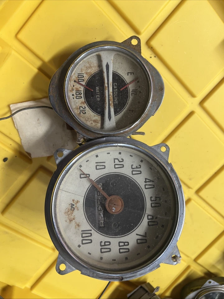 Chevrolet Standard & Master 1935 100 MPH velocímetro medidores de combustible y temperatura Foto 1 de 4