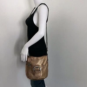 B. Makowsky Gold Metallic Leather Crossbody Chunky Silver Hardware Soft Pebbled - Picture 1 of 14