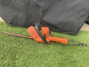Black & Decker Electric Shrub & Hedge Trimmer 16” #8124 Corded Tested Working - Picture 1 of 5
