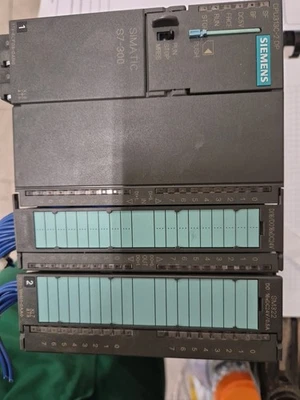 SIEMENS Simatic S7-300 CPU  - Immagine 1 di 3