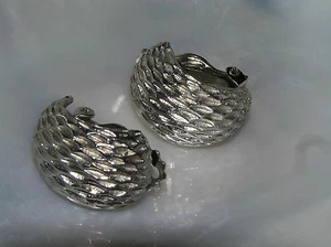 Vintage Dimpled Silvertone Half Hoop Clip Earrings – 0.75 inches in diameter – - Picture 1 of 5