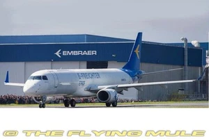 JC Wings 1:200 E190F Embraer N986TA w/Stand - Picture 1 of 1