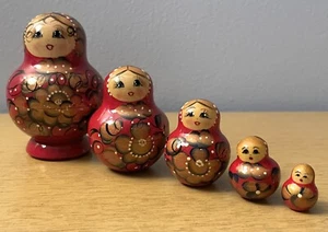 Vintage russische verschachtelte Puppen rote Dame mit Blumen handbemalt Holz Matroschka - Bild 1 von 15