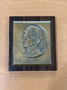 Vintage (Bronze/Brass?) Emma Koningin Moeder Wall Plaque - Picture 1 of 9