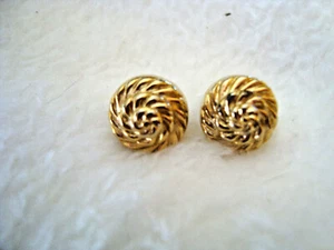  .Kleine goldfarbene "Zimtschnecke"; Ohrstecker. - Bild 1 von 3