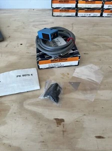HONEYWELL MICROSWITCH FE7C-RPF6V-M PHOTOELECTRIC SENSOR NEW NIB #7D - Picture 1 of 10