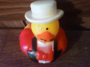 Pato de goma Carnival Ringmaster de 2" - Imagen 1 de 5