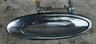 90-96 Infiniti Q45 passageiro traseiro direito cromado maçaneta externa com trava - Imagem 1 de 4