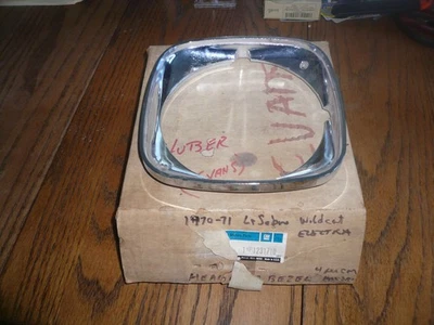 Nuevo de Lote Antiguo 1970 1971 Bisel de Luz Cabeza P/N 1231710 Buick LeSabre Wildcat Electra - Nuevo de Lote Antiguo Foto 1 de 4