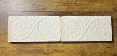 Lote de 2 azulejos antiguos de mayólica Trent 6x3 blancos Art Nouveau Foto 1 de 4