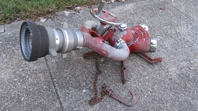 Pistola de doble cubierta de entrada de latón Akron extinción de incendios agua de diluvio Canon Master Turbojet Foto 1 de 4