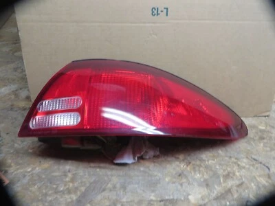 FORD ESCORT 98-02 MERCURY TRACER 98-99 LUZ TRASERA PASAJERO DERECHA BUEN USADO OEM Foto 1 de 4