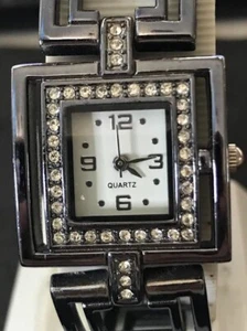 Beautiful 26mm White Dial Quartz Analog Woman Watch New Battery (#1423) - Picture 1 of 7