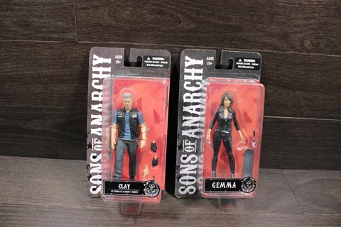 2 Mezco Sons Of Anarchy Action Figures 2014 Clay & Gemma  Exclusive Cover