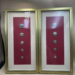 #N51 - 2 gerahmte Sets mit 10 handbemalten Miniaturmünzen mit szenischer Kunst - Bild 1 von 15
