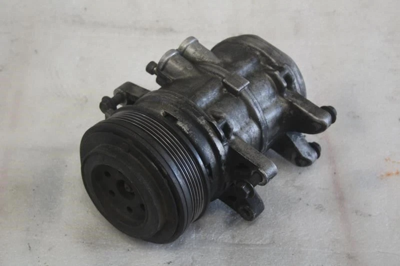 Ford Mustang GLX 1982 1983 convertible compresor de aire acondicionado Foto 1 de 4