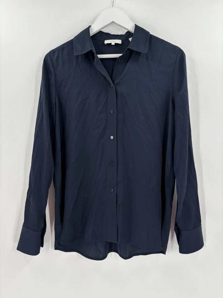 Blusa Vince ajustada de seda elástica para mujer azul medio mangas largas abotonada Foto 1 de 4