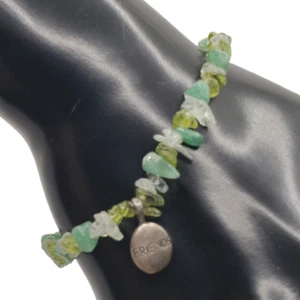 Vintage 925 Sterling Silver Green Chip Bracelet Friends Charm Lobster Close - Picture 1 of 12