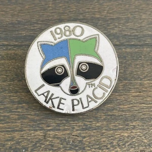 Small Official 1980 Lake Placid Winter Olympic Games Raccoon Mascot Pin (M5) - Picture 1 of 5