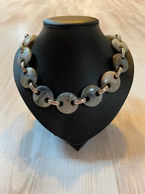 Collier "grain de café" argenté "Dominique Denaive" - Photo 1/4