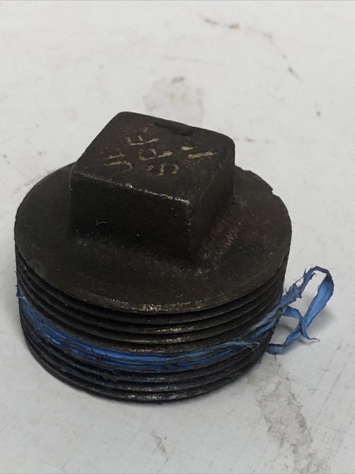 - 1  1/2" Pipe Plug-  Black Plug 1 1/2" Plug MNPT-USED - Image 1 of 1