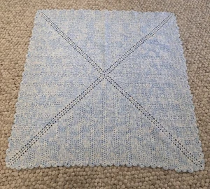 VINTAGE CROCHETED BLUE BABY BLANKET SCALLOP EDGE - Picture 1 of 3