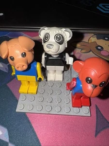Vintage Lego Fabuland Peter Pig Blue Yellow Marc Monkey & Panda Minifigure 1980s - Picture 1 of 8