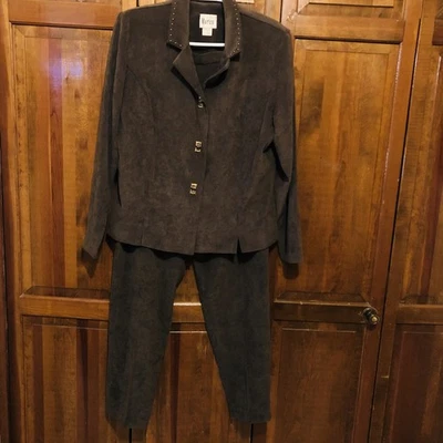 Vintage 1990’s Two Piece Brushed Olive Green Suit, By Maren, Size 16, NWOT, USA - Image 1 of 4