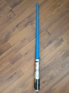 Sable de luz Hasbro Toy Star Wars 2010 Anakin Skywalker azul desplegable - Imagen 1 de 4