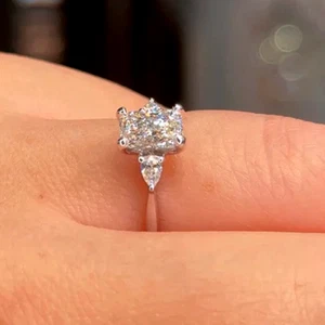 Anillo de compromiso de diamantes talla radiante cultivados en laboratorio IGI GIA 950 platino 1,50 quilates para mujer - Imagen 1 de 9