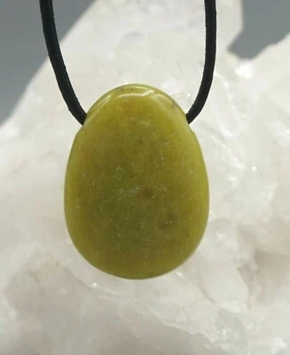 LIZARDIT Anhänger Trommelstein gebohrt Norwegische Jade Edelstein-Anhänger - Bild 1 von 3