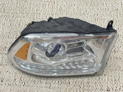 Dodge Ram 1500 2500 3500 2013-2018 proyector halógeno LED DRL faro derecho OEM Foto 1 de 4