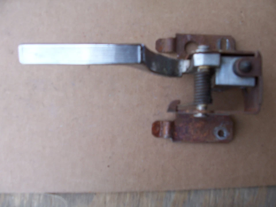 1980 年 BROUGHAM 门把手右前部 RWD 凯迪拉克 1983 1981 年  — 第 1/1 张图片