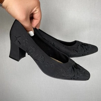 Fashion Bug Vintage Black Embroidered Floral Block Heel Size 8.5 Leather Outsole - Image 1 of 4