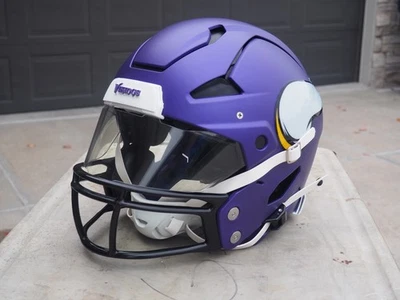 Casco de fútbol americano Minnesota Vikings (NUEVO) Axiom, correa para la barbilla sin marca y parachoques 3D Foto 1 de 4