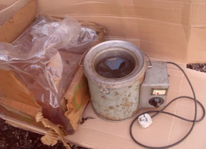 Barlow Whitney Type PD 2A Electric Melting Pot With Ap. 67 Crocell / Croda Bars - Picture 1 of 12