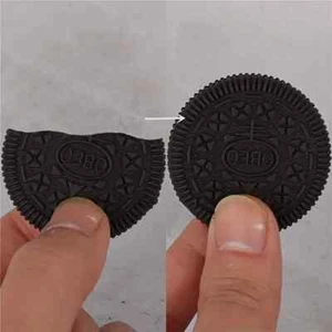 Bite Out Cookie Magic Trick - Great Close-Up, Street, Pocket Magic, Easy To Do - Picture 1 of 5