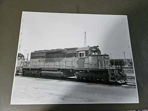 Milwaukee Road SD40-2 191 Pueblo CO 8x10 B&W (Used) - Picture 1 of 3
