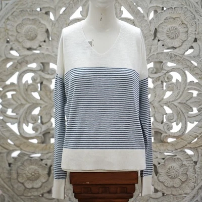 Suéter Banana Republic blanco azul mezcla de lino para mujer a rayas con cuello en V Foto 1 de 4