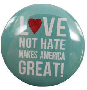 Anti Donald Trump Button Set Love Not Hate Makes America Great - Bild 1 von 1