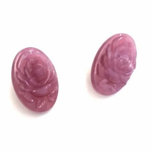 Pendientes de tachuelas ovalados de rosa tallada en púrpura amatista - Imagen 1 de 1